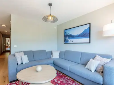 Coin salon dans l'établissement Superbe appartement aux Arcs 1800, 7 couchages, piscine, spa, fitness, parking, ski aux pieds - FR-1-352-58
