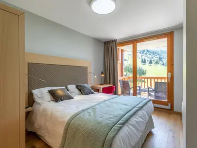 Un ou plusieurs lits dans un hébergement de l'établissement Duplex moderne 3 Chambres - Balcon, Piscine, Spa, Ski aux pieds - FR-1-352-57
