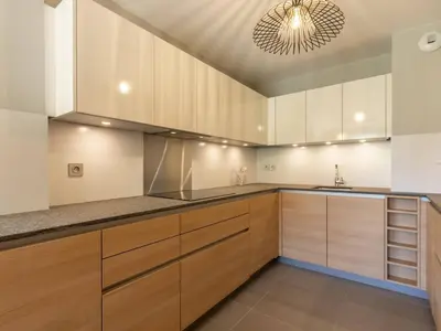 Cuisine ou kitchenette dans l'établissement Duplex moderne 3 Chambres - Balcon, Piscine, Spa, Ski aux pieds - FR-1-352-57