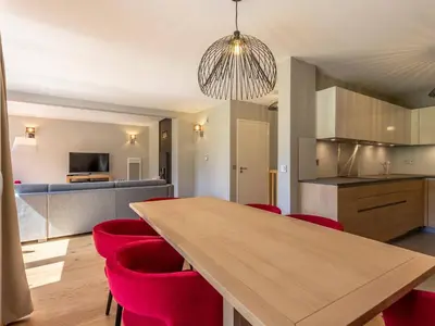 Cuisine ou kitchenette dans l'établissement Duplex moderne 3 Chambres - Balcon, Piscine, Spa, Ski aux pieds - FR-1-352-57