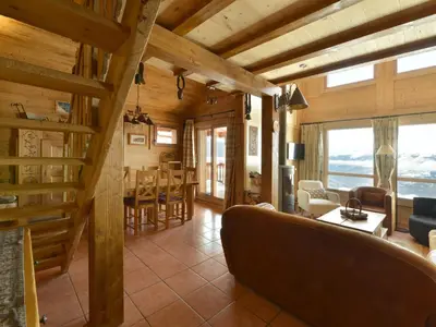Coin salon dans l'établissement Chalet Savoyard 8-9 personnes à Vallandry avec Vue Montagne - FR-1-411-664