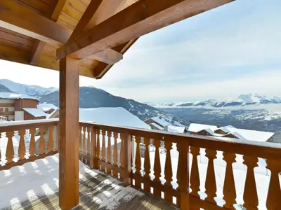 Vue générale sur la montagne ou vue sur la montagne depuis le chalet
