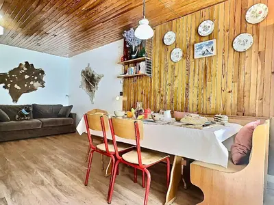 Coin salon dans l'établissement Appartement 2 Pièces pour 4 à Tignes Le Lac - FR-1-411-666