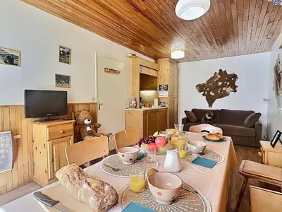 Télévision ou salle de divertissement dans l'établissement Appartement 2 Pièces pour 4 à Tignes Le Lac - FR-1-411-666