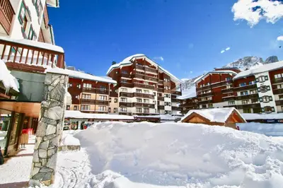 L'établissement Le Rond Point des Pistes - 4 personnes - Tignes Val Claret 2100m - skis aux pieds en hiver