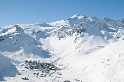 L'établissement Le Rond Point des Pistes - 4 personnes - Tignes Val Claret 2100m - skis aux pieds en hiver