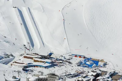 L'établissement Le Rond Point des Pistes - 4 personnes - Tignes Val Claret 2100m - skis aux pieds en hiver
