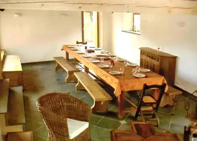 Restaurant ou autre lieu de restauration dans l'établissement Chalet confortable à Sainte-Foy-Tarentaise avec vue sur la montagne