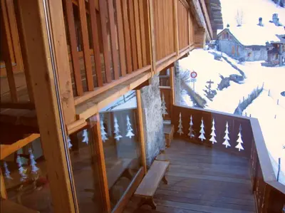 Balcon ou terrasse dans l'établissement Chalet confortable à Sainte-Foy-Tarentaise avec vue sur la montagne