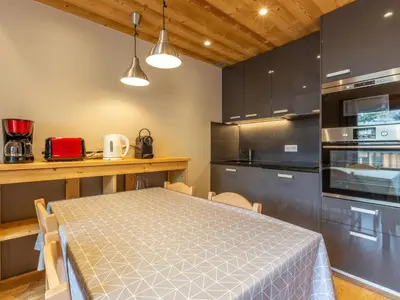 Cuisine ou kitchenette dans l'établissement Superbe appartement centre, 5 pers., proche pistes - FR-1-519-8