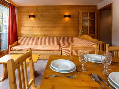 Coin salon dans l'établissement Appartement au centre, près des pistes, avec WIFI, jusqu'à 6 personnes - FR-1-519-11