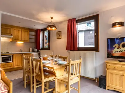 Cuisine ou kitchenette dans l'établissement Appartement au centre, près des pistes, avec WIFI, jusqu'à 6 personnes - FR-1-519-11