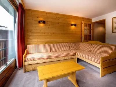 Coin salon dans l'établissement Appartement au centre, près des pistes, avec WIFI, jusqu'à 6 personnes - FR-1-519-11