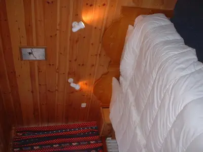Un ou plusieurs lits dans un hébergement de l'établissement Appartement centre-ville, proche pistes, 10 pers, WiFi - FR-1-519-14