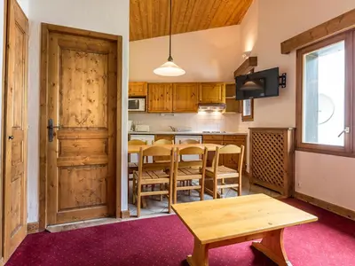 Cuisine ou kitchenette dans l'établissement Superbe appartement au centre, proche pistes & commerces, 6 pers, WIFI - FR-1-519-21