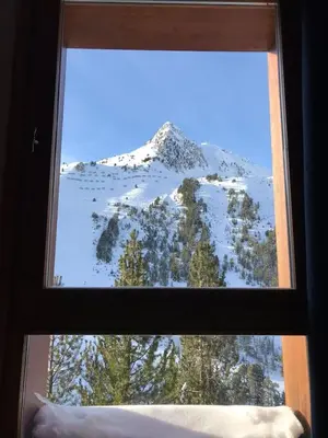 Vue générale sur la montagne ou vue sur la montagne depuis l'appartement
