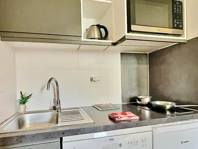 Cuisine ou kitchenette dans l'établissement Studio 4 pers à Tignes, balcon sud, animaux admis - FR-1-411-391