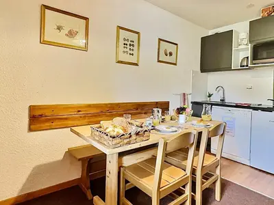 Cuisine ou kitchenette dans l'établissement Studio 4 pers à Tignes, balcon sud, animaux admis - FR-1-411-391