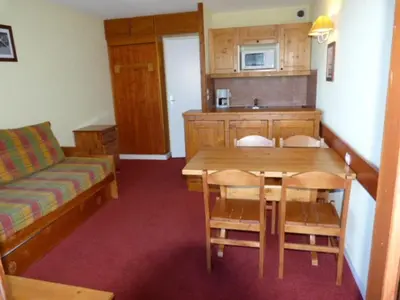 Cuisine ou kitchenette dans l'établissement Appartement 2 pièces, balcon, animaux admis, Arc 1800 - FR-1-411-436