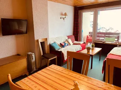 Télévision ou salle de divertissement dans l'établissement Les Hauts du Val Claret - A2 appartement 19