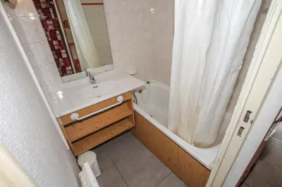 Salle de bains dans l'établissement Résidence Odalys Le Hameau du Borsat