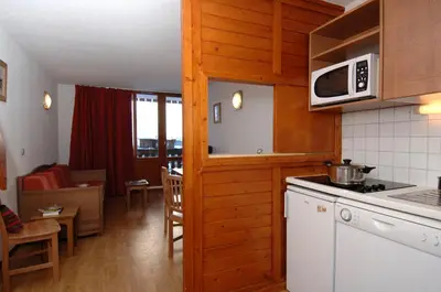Cuisine ou kitchenette dans l'établissement Résidence Odalys Les Hauts du Rogoney