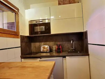 Cuisine ou kitchenette dans l'établissement Studio rénové divisible pour 4 pers à Belle Plagne - FR-1-455-162