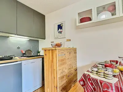 Cuisine ou kitchenette dans l'établissement Studio cabine pour 4 au pied des pistes à Tignes, balcon sud - FR-1-411-486