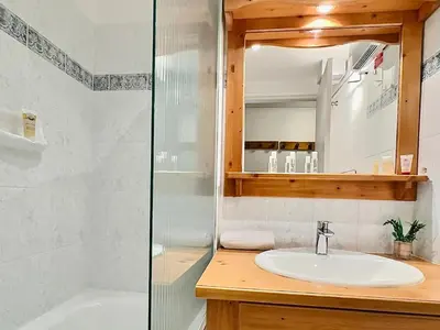 Salle de bains dans l'établissement Appartement 2 pièces à Tignes proche pistes et commerces, 4 personnes - FR-1-411-334