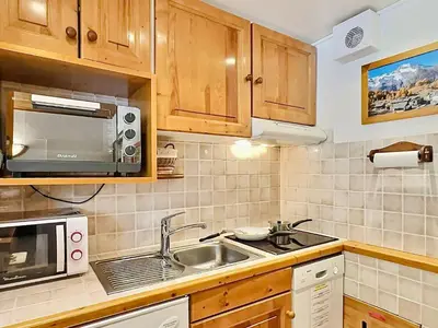 Cuisine ou kitchenette dans l'établissement Appartement 2 pièces à Tignes proche pistes et commerces, 4 personnes - FR-1-411-334