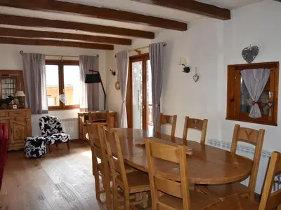 Coin salon dans l'établissement Chalet 5 pièces lumineux près des pistes, 10 personnes - FR-1-464-169
