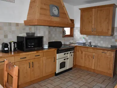 Cuisine ou kitchenette dans l'établissement Chalet 5 pièces lumineux près des pistes, 10 personnes - FR-1-464-169