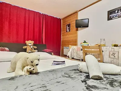 Télévision ou salle de divertissement dans l'établissement Studio charmant à Tignes - 4 pers. et animaux admis - FR-1-411-462
