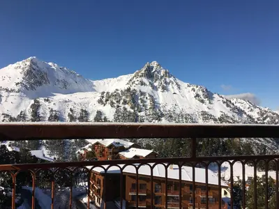 Vue générale sur la montagne ou vue sur la montagne depuis l'appartement