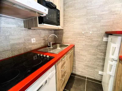Cuisine ou kitchenette dans l'établissement Studio rénové & lumineux près des pistes avec balcon - Animaux admis - FR-1-502-156
