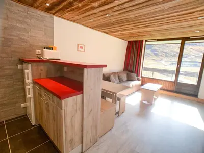 Coin salon dans l'établissement Studio rénové & lumineux près des pistes avec balcon - Animaux admis - FR-1-502-156