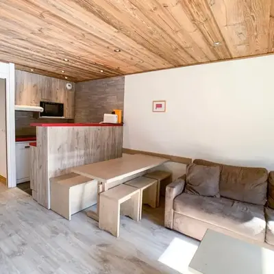 Studio rénové & lumineux près des pistes avec balcon - Animaux admis - FR-1-502-156