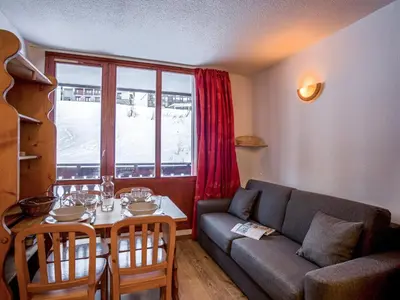 Coin salon dans l'établissement Studio Rond Point des Pistes - Val Claret-12 by Interhome