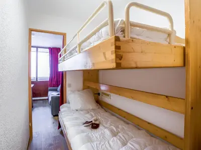 Un ou plusieurs lits dans un hébergement de l'établissement Studio Rond Point des Pistes - Val Claret-12 by Interhome