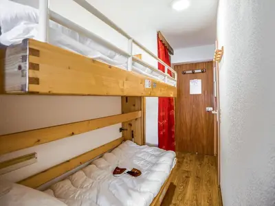 Un ou plusieurs lits dans un hébergement de l'établissement Studio Rond Point des Pistes - Val Claret-12 by Interhome
