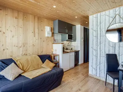 Cuisine ou kitchenette dans l'établissement Studio Le Curling A - Val Claret-21 by Interhome