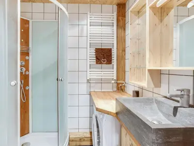 Salle de bains dans l'établissement Studio Le Curling A - Val Claret-21 by Interhome
