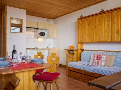 Cuisine ou kitchenette dans l'établissement Studio Les Genepis - Val Claret-3 by Interhome
