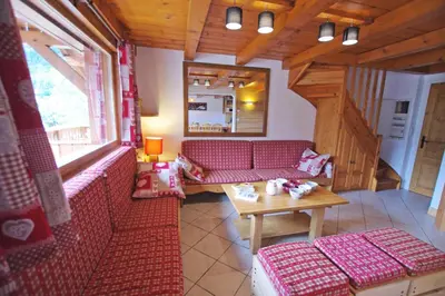 Coin salon dans l'établissement Résidence L'echayer - Chalets pour 12 Personnes MAE-3285