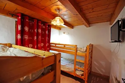 Télévision ou salle de divertissement dans l'établissement Résidence L'echayer - Chalets pour 12 Personnes MAE-3285
