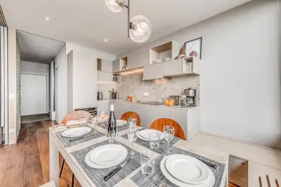 Cuisine ou kitchenette dans l'établissement Résidence Combe Folle - Appartement rénové 3 - Terrasse - vue lac MAE-3384