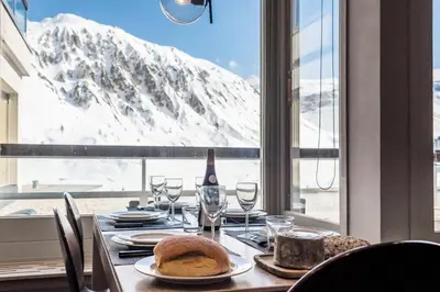 Vue générale sur la montagne ou vue sur la montagne depuis l'appartement