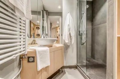 Salle de bains dans l'établissement Résidence RÉsidence 2100 B - 2 pièces 4 entièrement rénové 3 MAE-3387