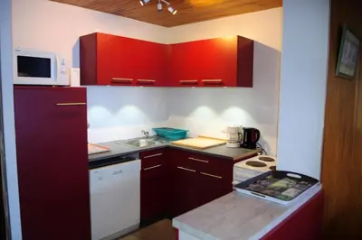 Cuisine ou kitchenette dans l'établissement Résidence PrÉmou - 3 pièces 70m2 belle vue lac et Grande Motte MAE-3423