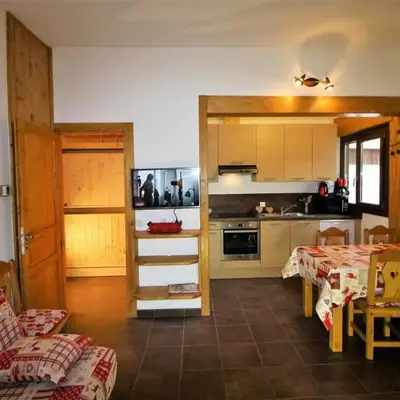 Chalet De La Tour - entièrement rénové et confortable MAE-3503